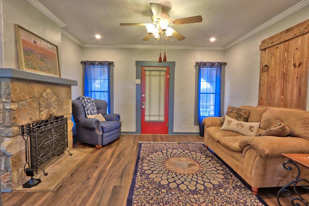 Photo of Livingroom in Johnson City