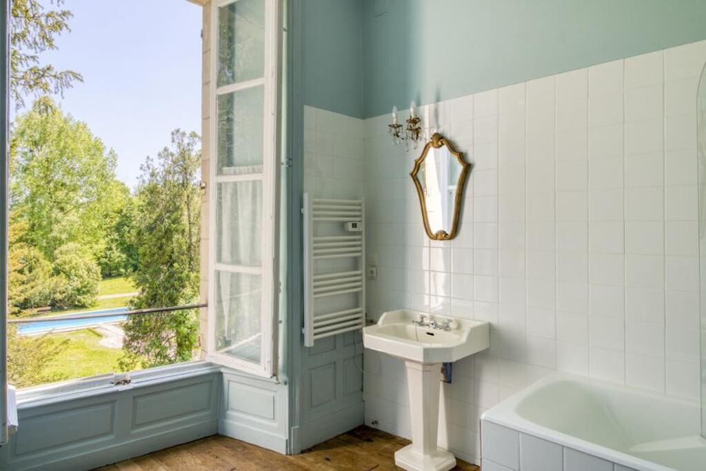 Photo of Others in Pleurs