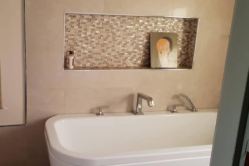 Photo of Bathroom in Caderousse