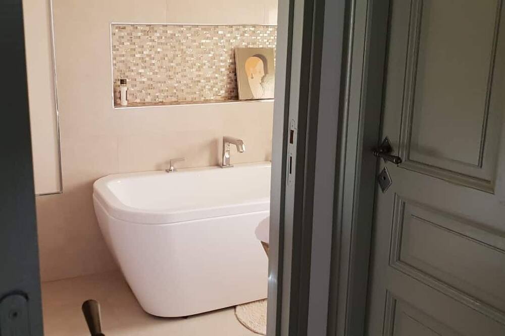 Photo of Bathroom in Caderousse