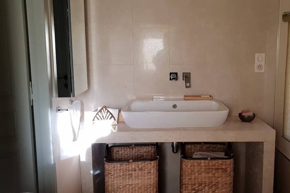 Photo of Bathroom in Caderousse