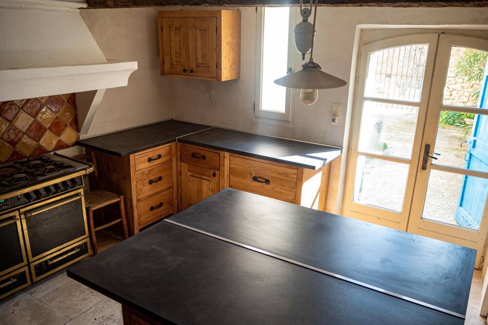 Photo of Kitchen in Saint-Michel-l'Observatoire