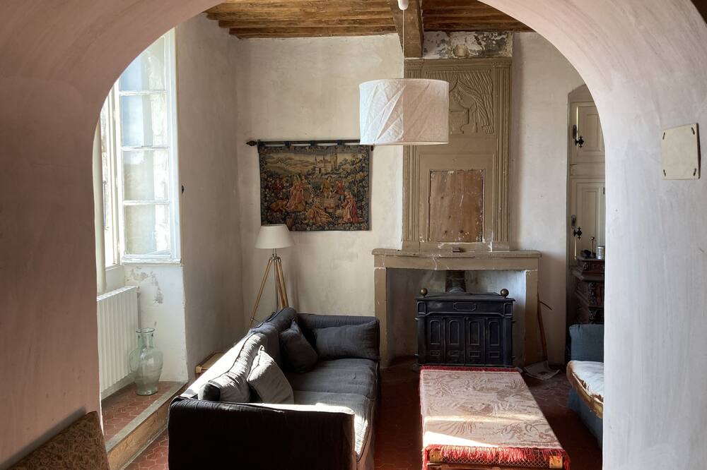 Photo of Livingroom in Saint-Michel-l'Observatoire