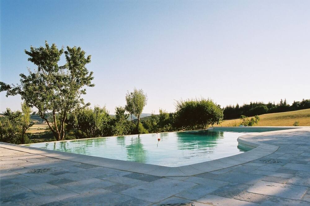 Photo of Outdoor in Saint-Michel-l'Observatoire