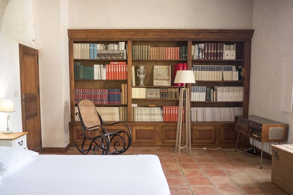 Photo of Bedroom in Saint-Michel-l'Observatoire