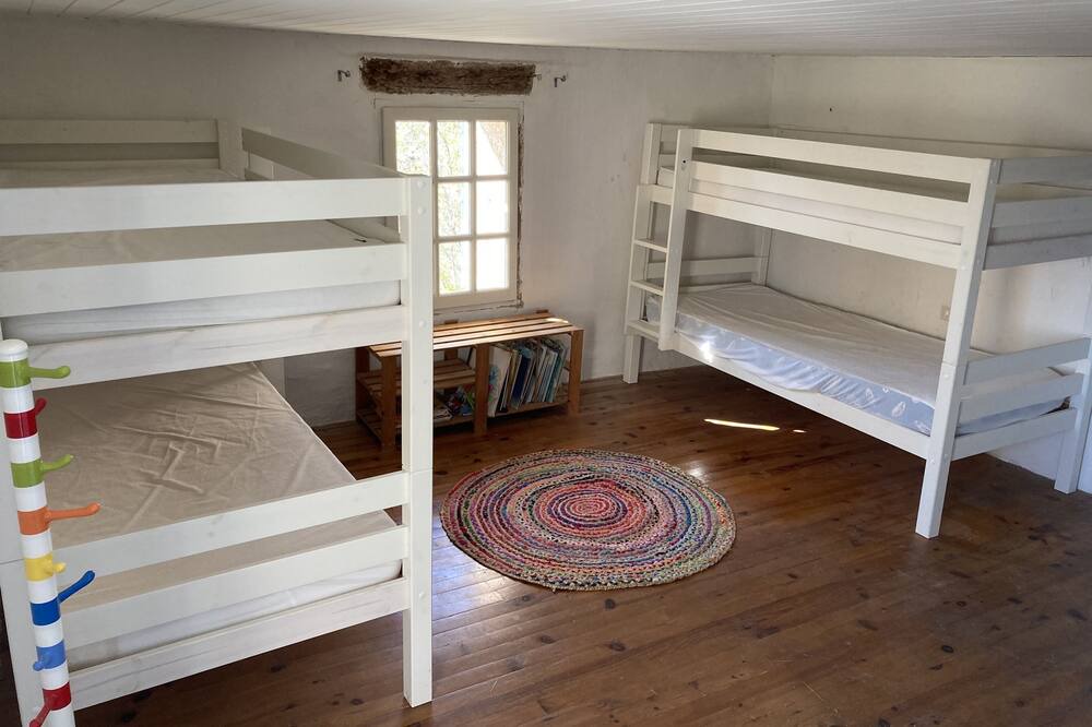 Photo of Bedroom in Saint-Michel-l'Observatoire