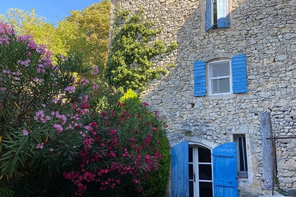 Photo of Outdoor in Saint-Michel-l'Observatoire