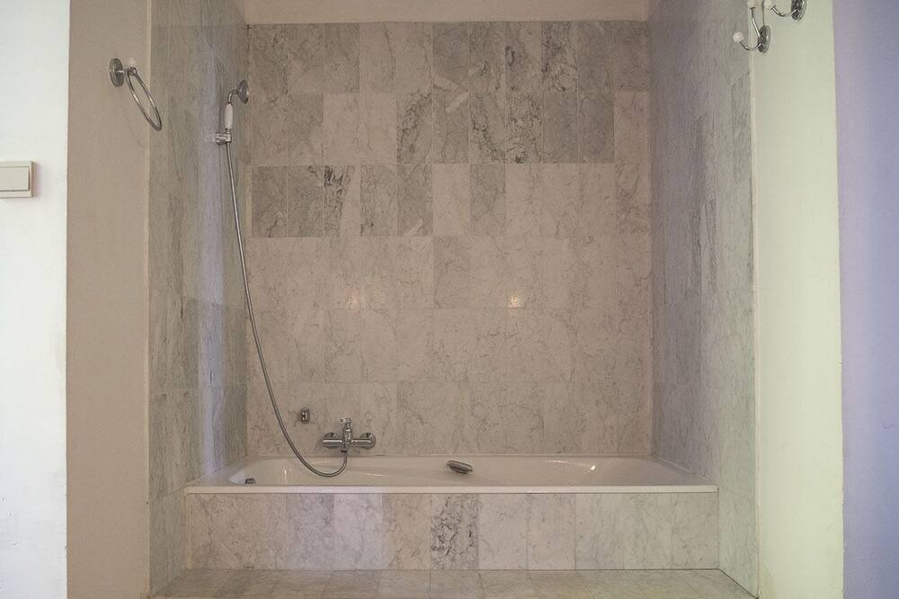 Photo of Bathroom in Saint-Michel-l'Observatoire