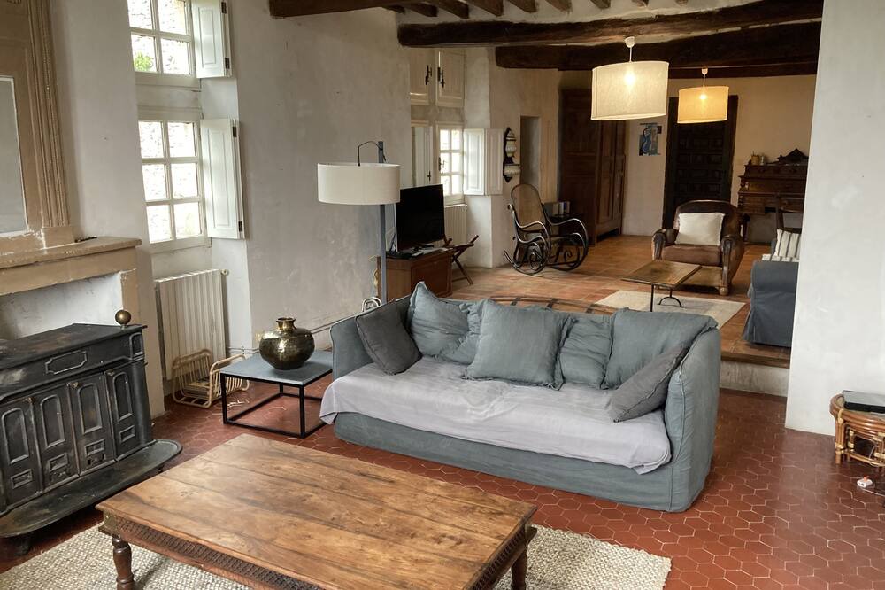 Photo of Livingroom in Saint-Michel-l'Observatoire