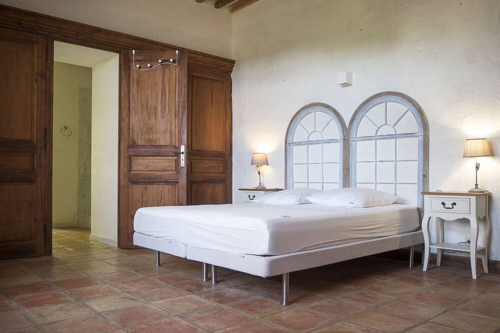 Photo of Bedroom in Saint-Michel-l'Observatoire