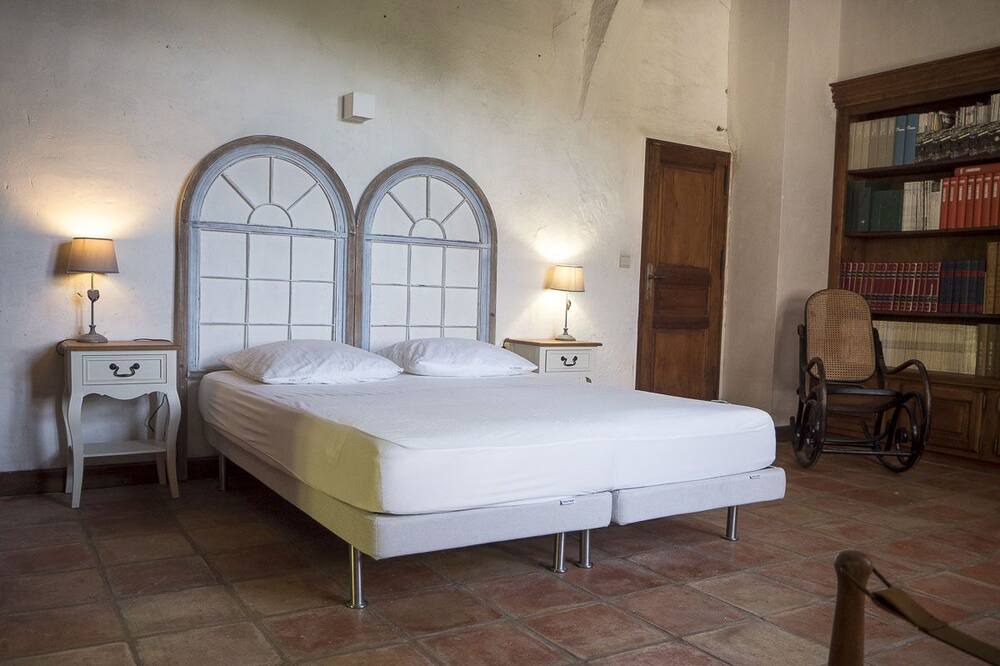Photo of Bedroom in Saint-Michel-l'Observatoire