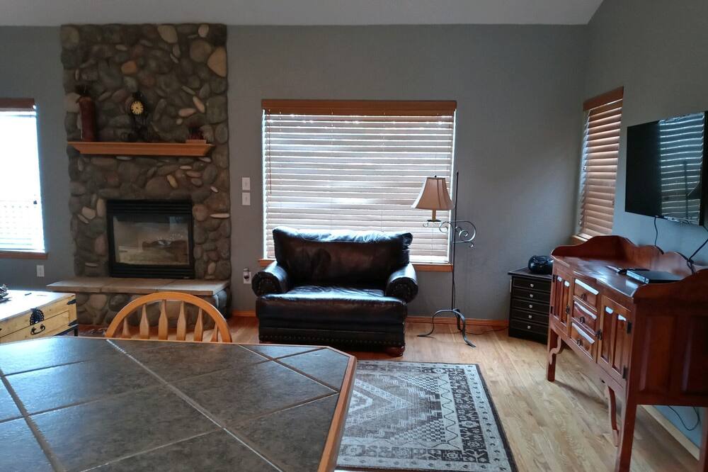 Photo of Livingroom in Spring Valley