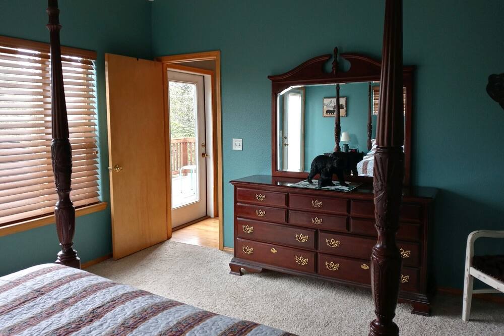 Photo of Bedroom in Spring Valley