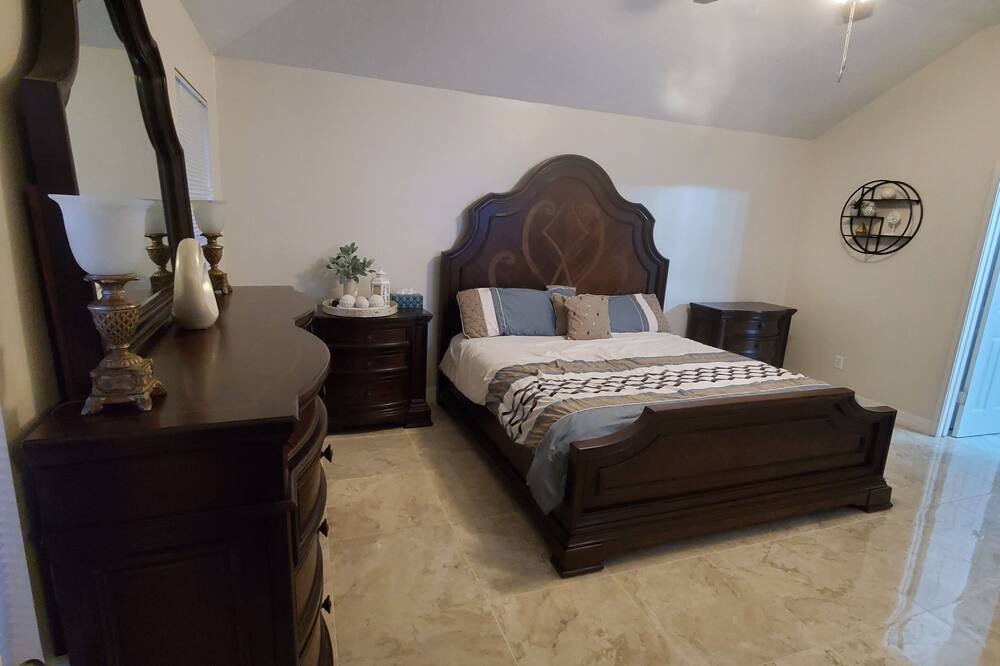 Photo of Bedroom in Humble
