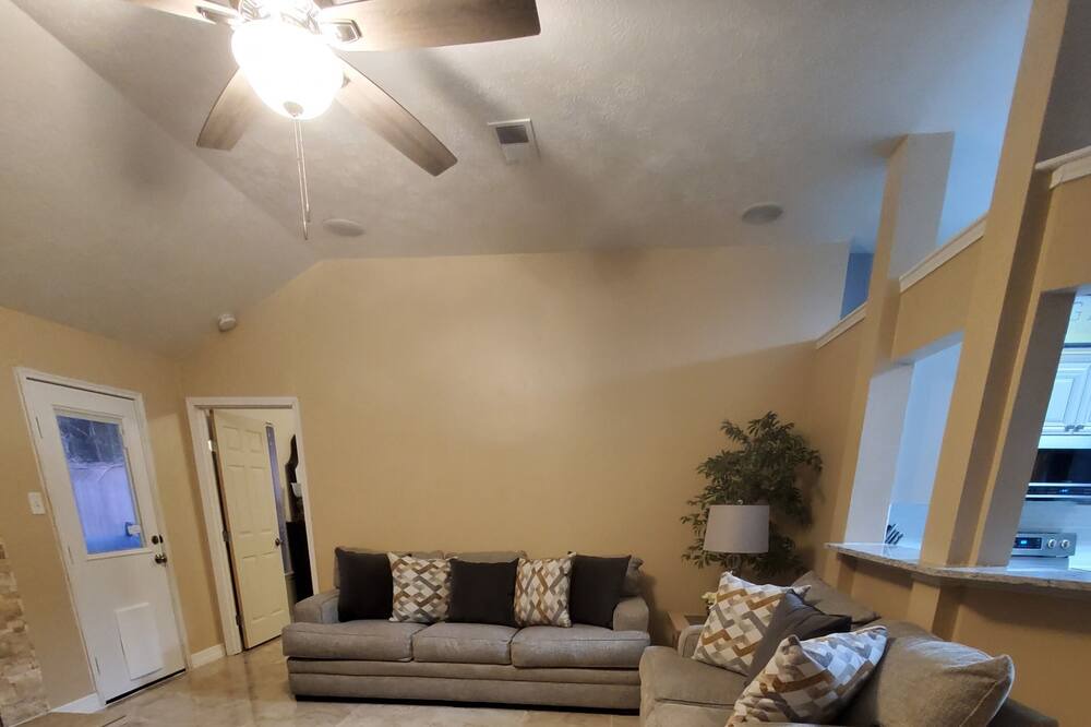 Photo of Livingroom in Humble