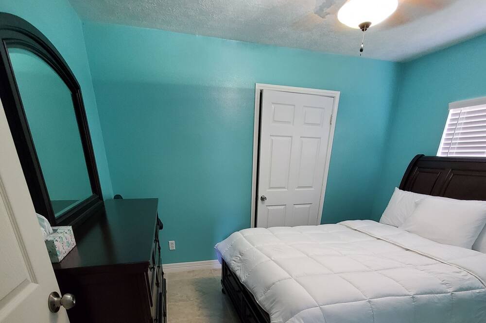 Photo of Bedroom in Humble