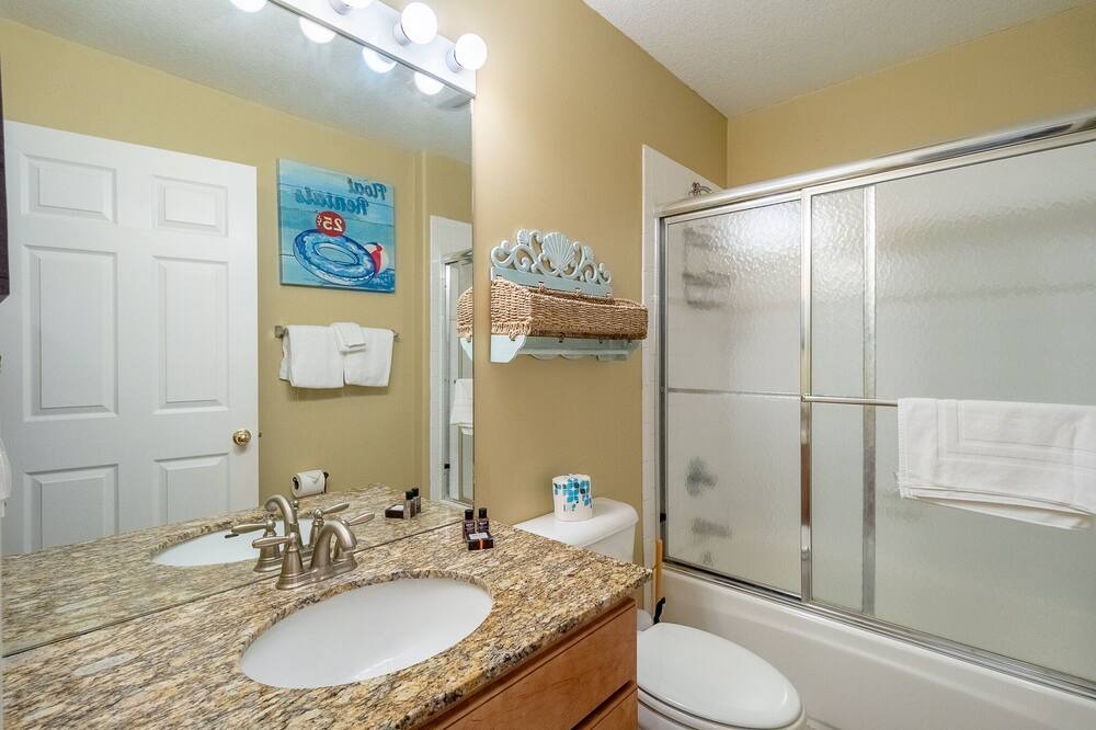 Photo of Bathroom in Lake Ozark