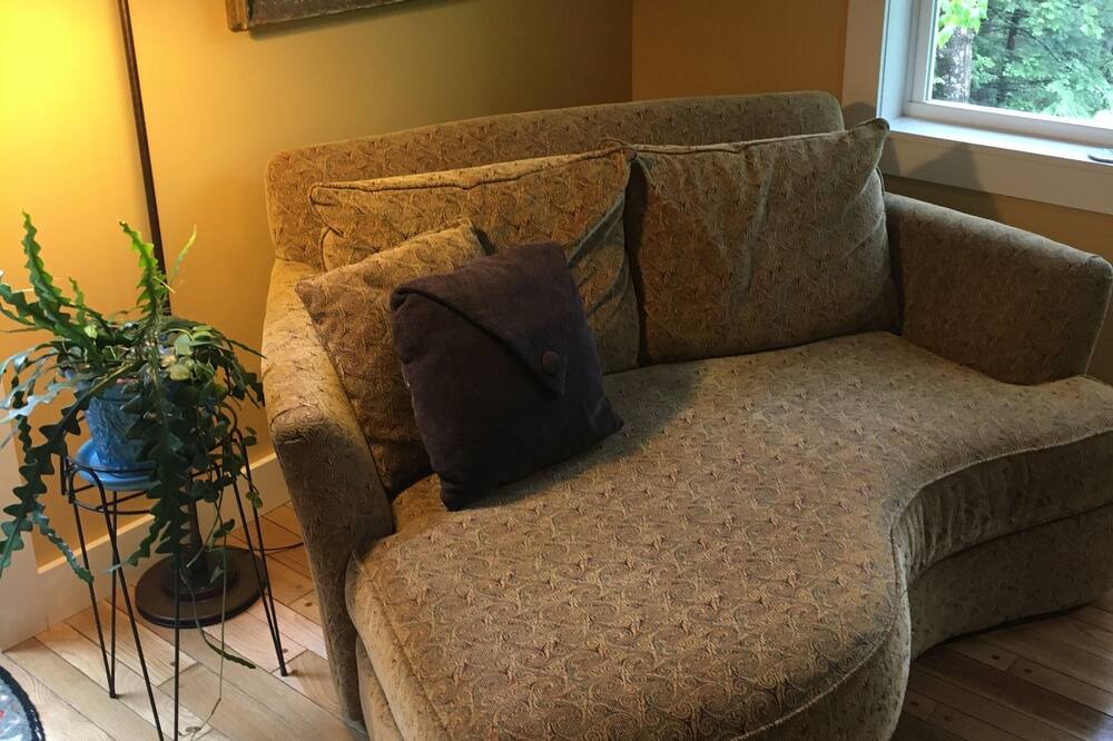 Photo of Livingroom in Hillsboro