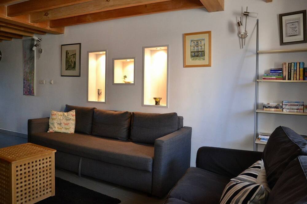 Photo of Livingroom in Bellegarde-du-Razes