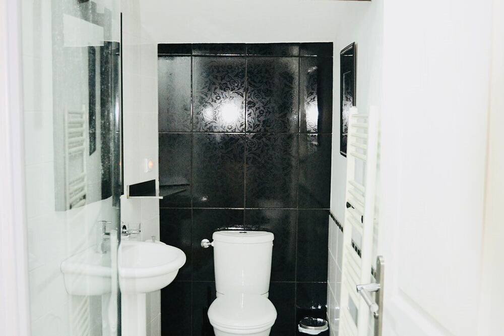 Photo of Bathroom in Bellegarde-du-Razes