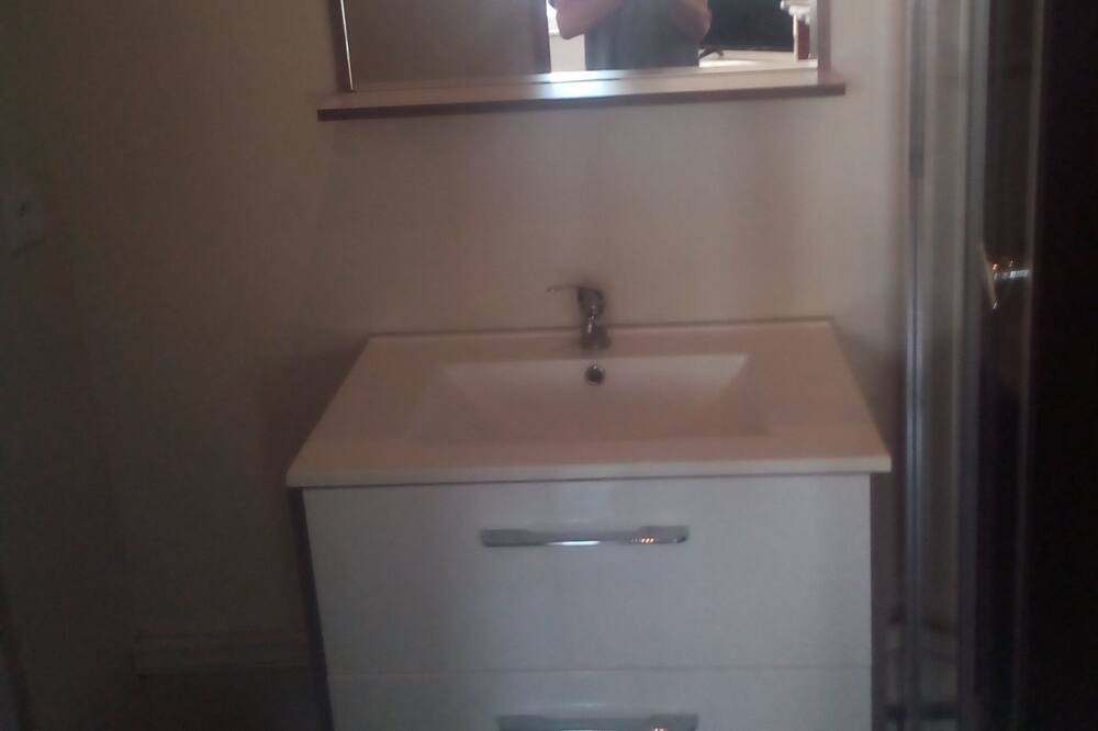 Photo of Bathroom in La Chapelle-d'Armentieres