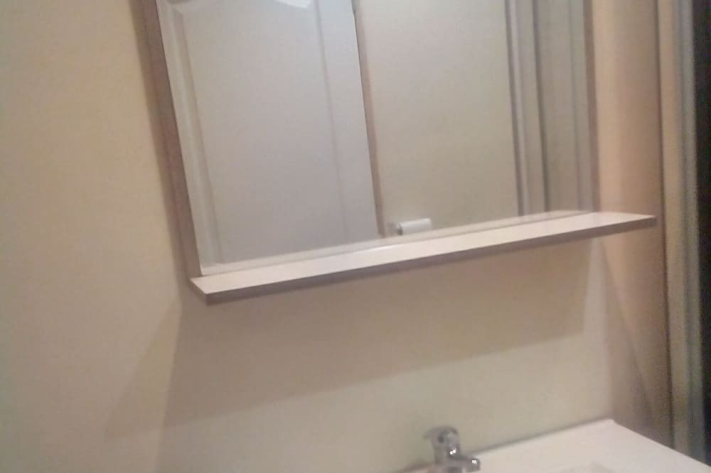 Photo of Bathroom in La Chapelle-d'Armentieres