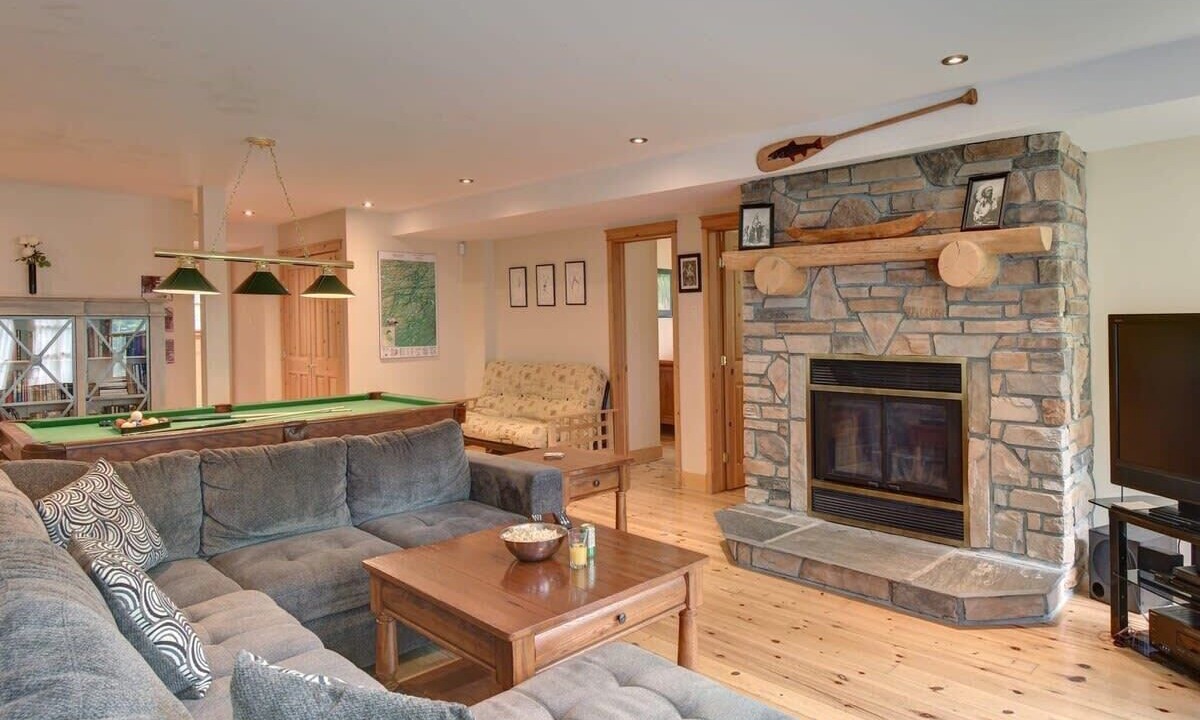 Photo of Livingroom in Fiddler Lake Resort
