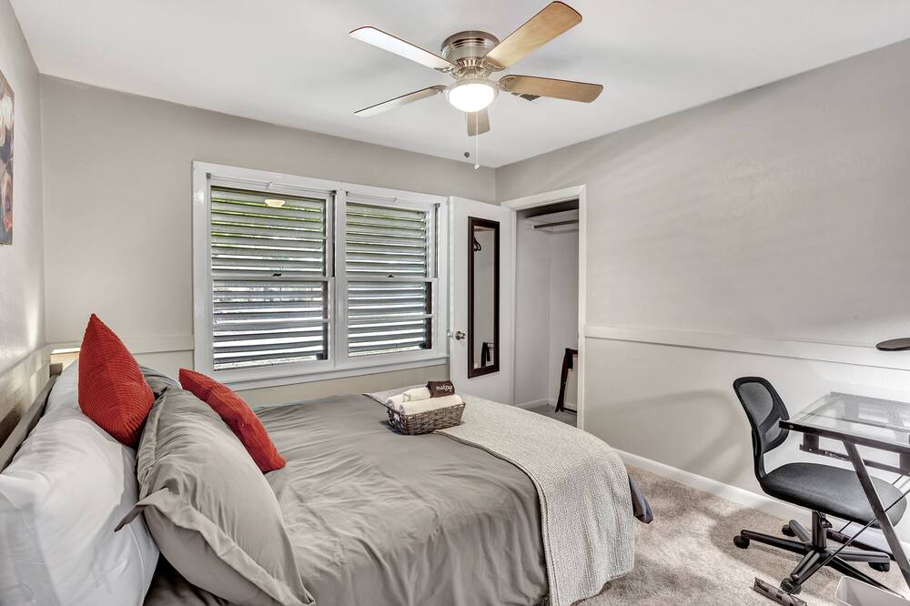 Photo of Bedroom in Texas City