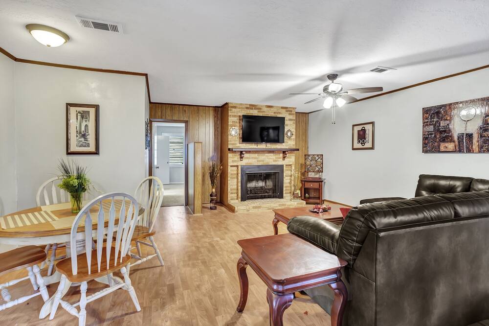 Photo of Livingroom in Texas City