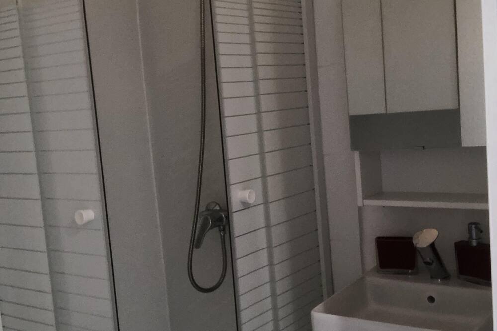 Photo of Bathroom in Saint Pierre de Feric