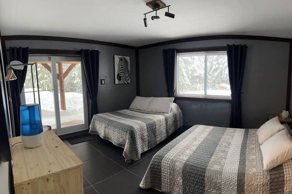 Photo of Bedroom in Sainte-Marguerite-du-Lac-Masson