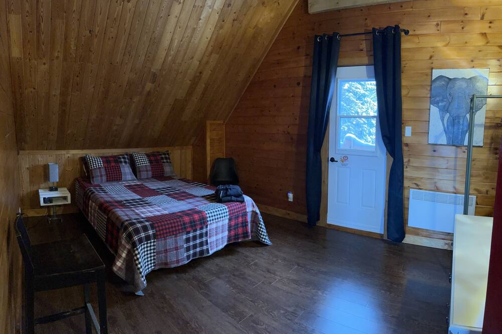 Photo of Bedroom in Sainte-Marguerite-du-Lac-Masson