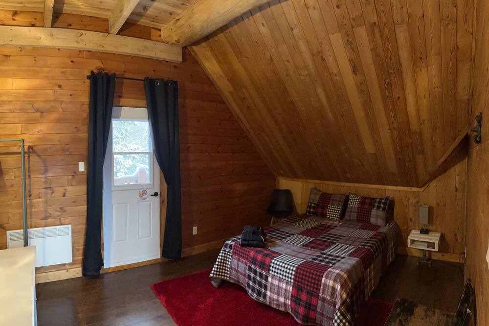 Photo of Bedroom in Sainte-Marguerite-du-Lac-Masson