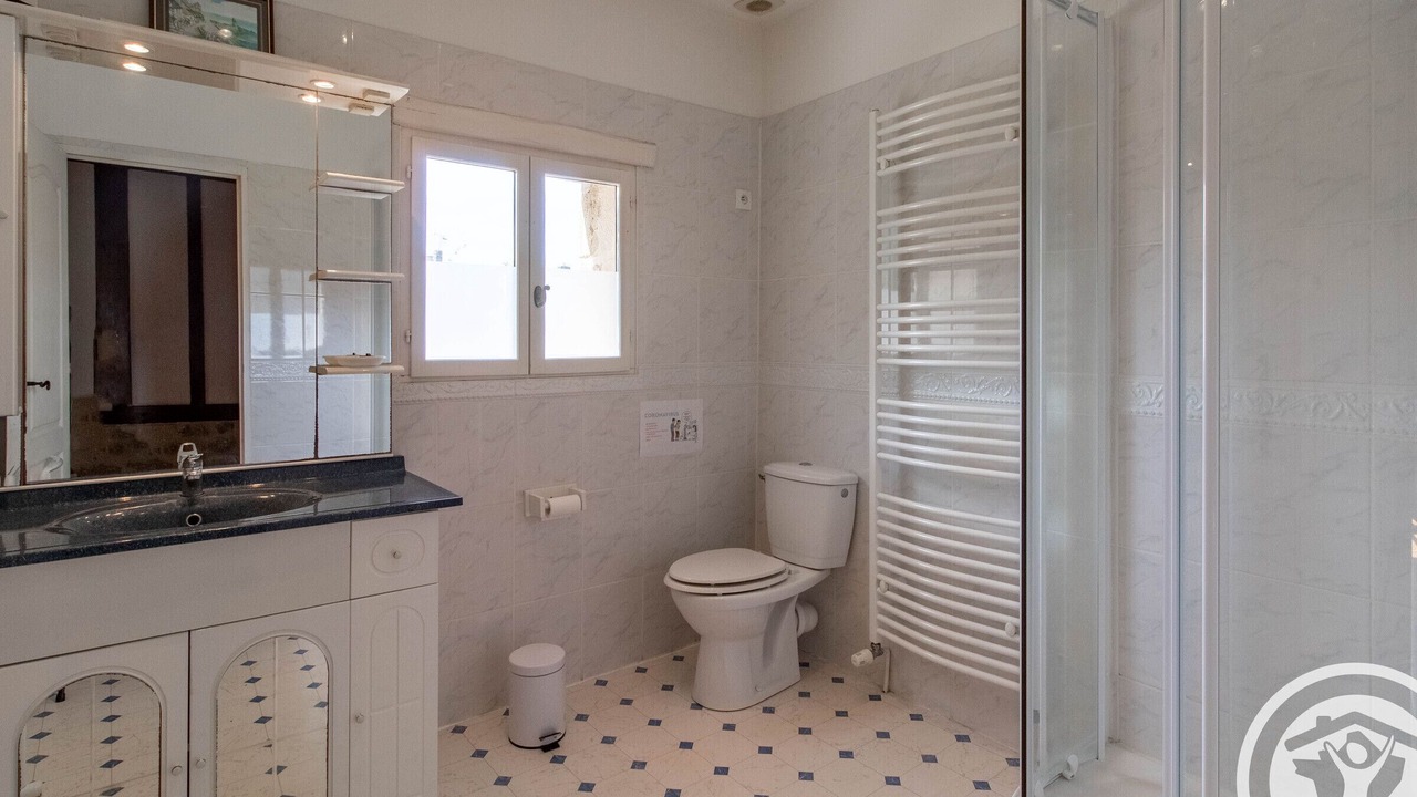 Photo of Bathroom in Saint-Georges-sur-Layon