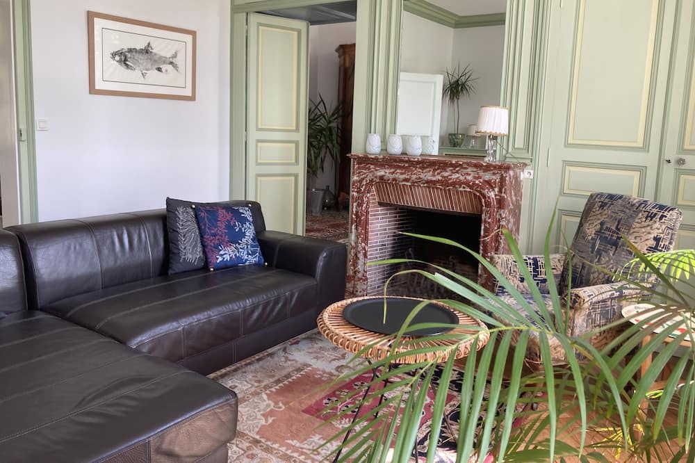 Photo of Livingroom in Cinq-Mars-la-Pile