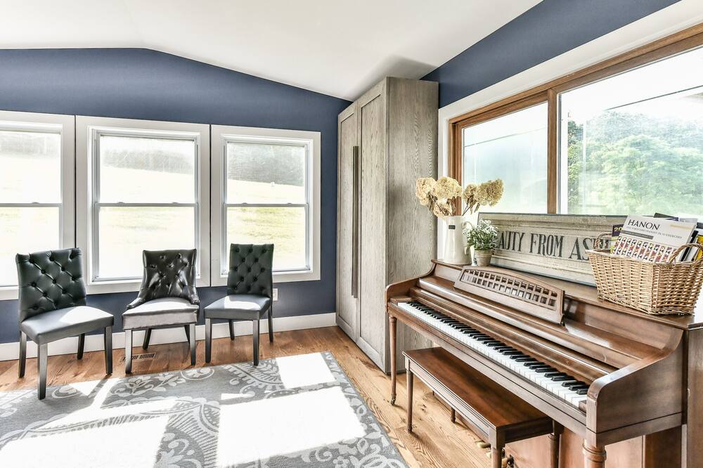 Photo of Bedroom in Paeonian Springs