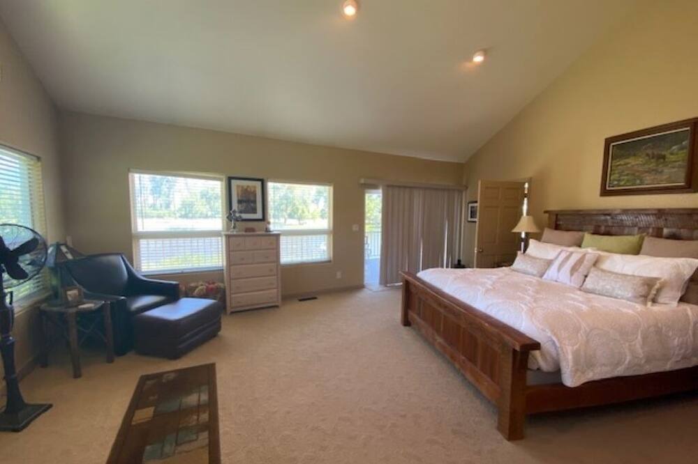 Photo of Others in Carmen