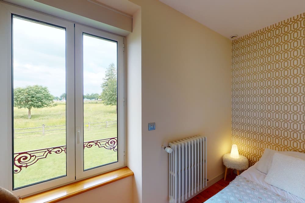 Photo of Bedroom in Courson