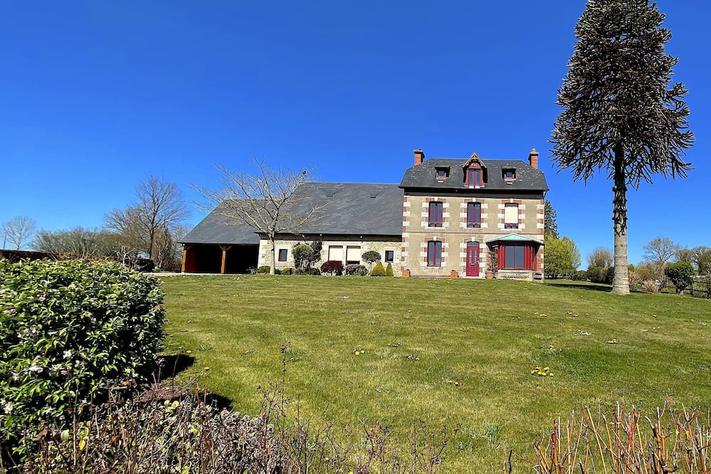Photo of Outdoor in Courson