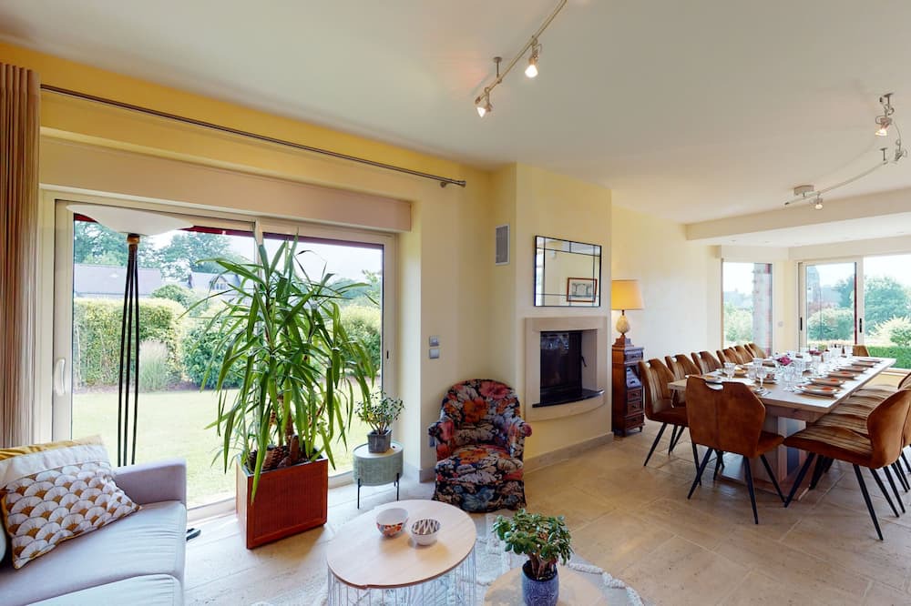 Photo of Livingroom in Courson