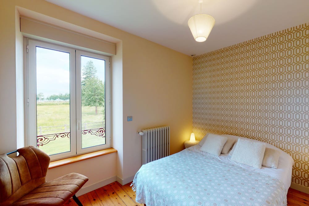Photo of Bedroom in Courson