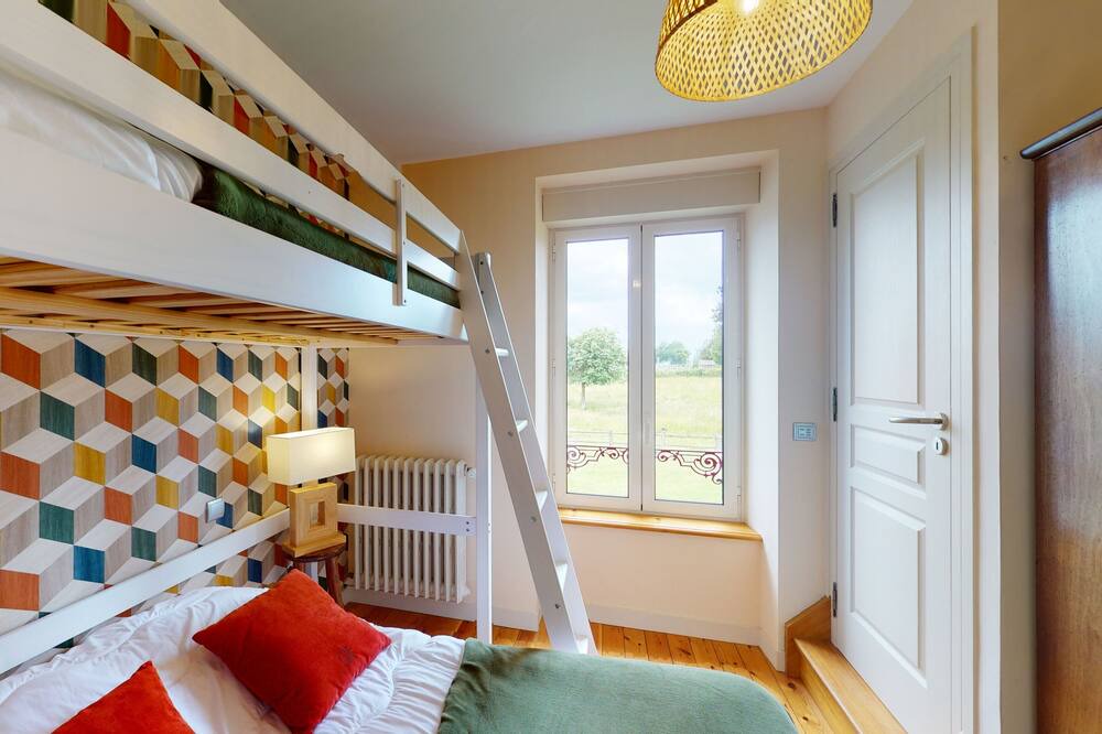 Photo of Bedroom in Courson