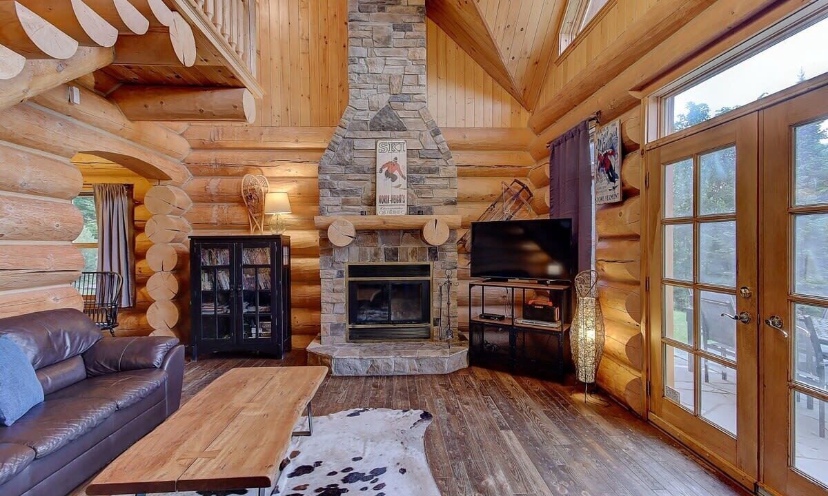 Photo of Livingroom in Fiddler Lake Resort