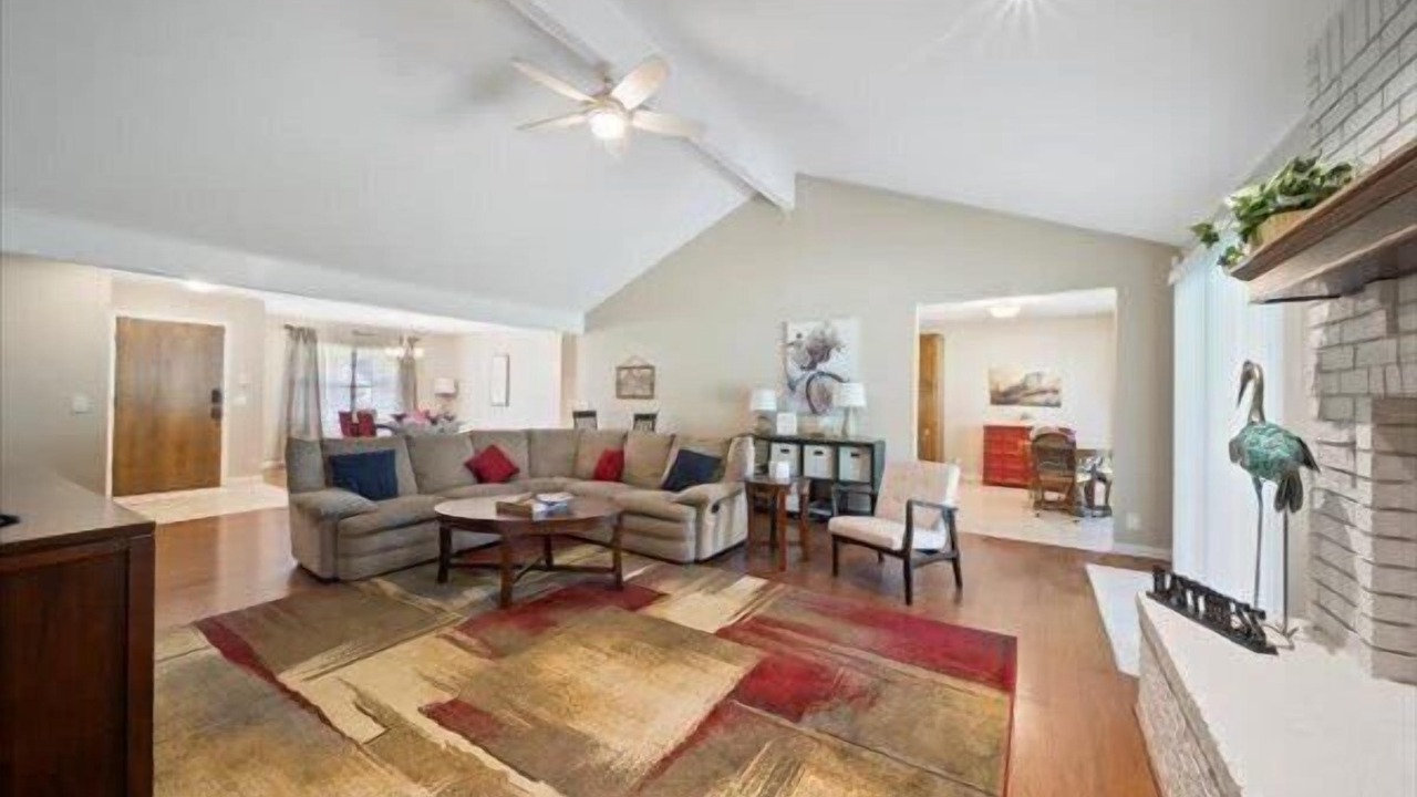 Photo of Livingroom in Broken Arrow