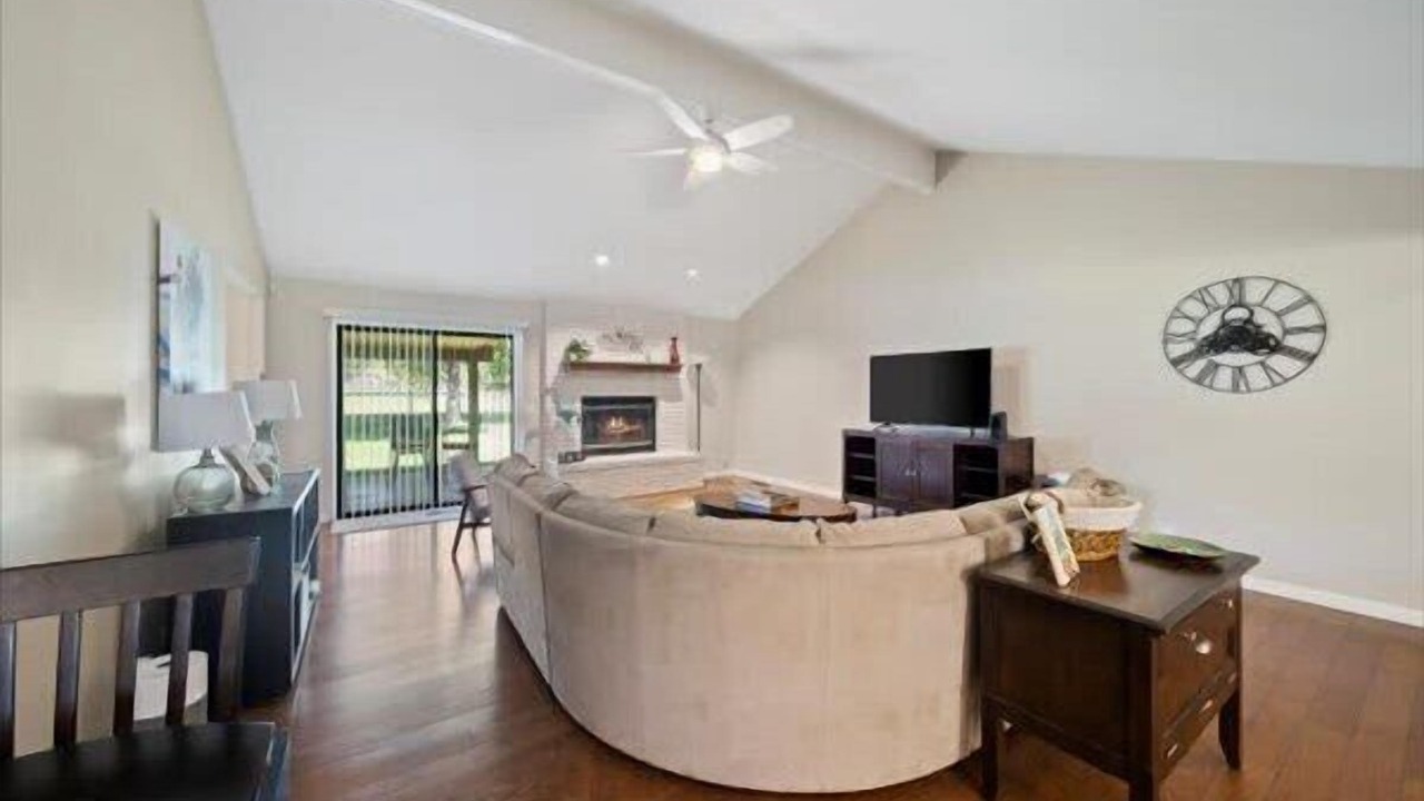 Photo of Livingroom in Broken Arrow