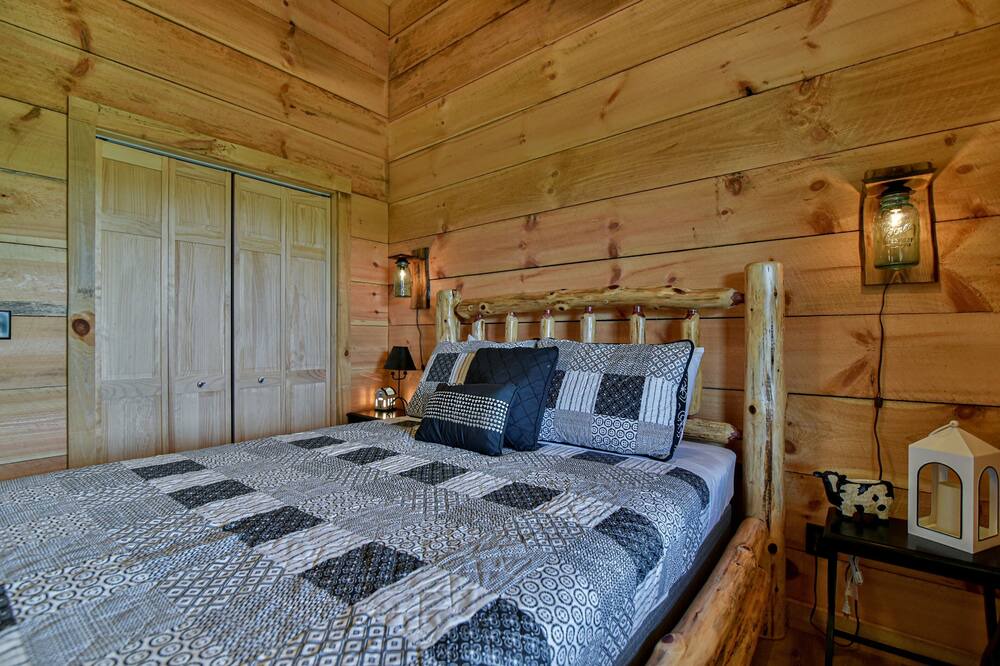 Photo of Bedroom in Hendersonville