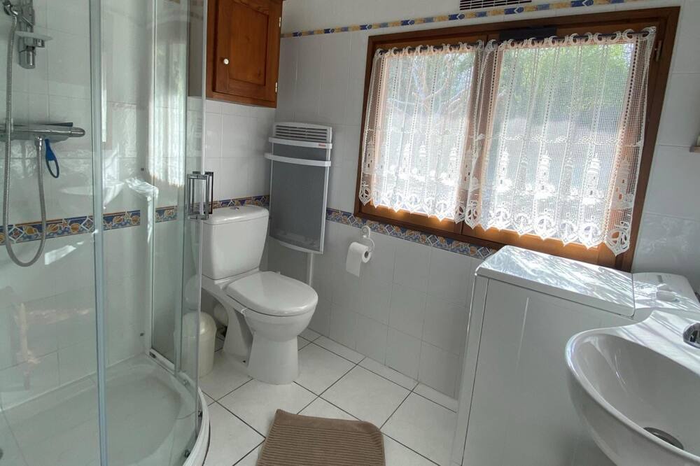 Photo of Bathroom in Connac