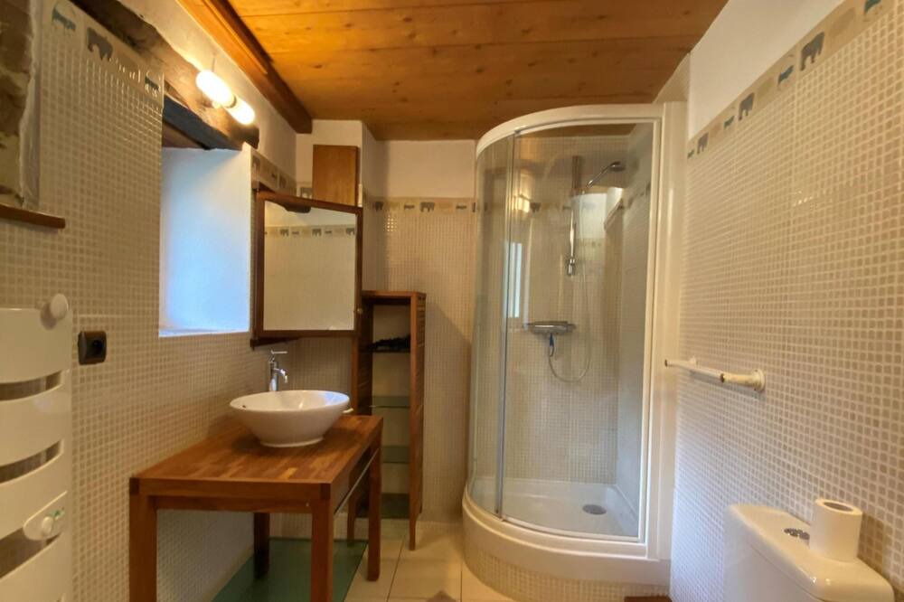 Photo of Bathroom in Connac