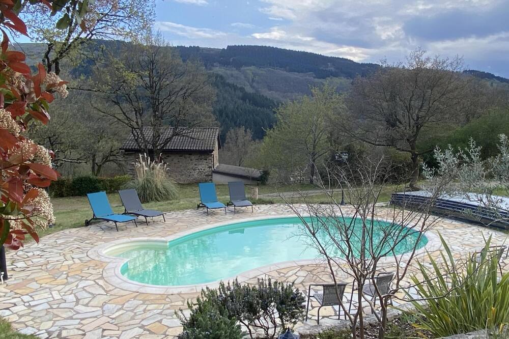 Photo of Outdoor in Connac