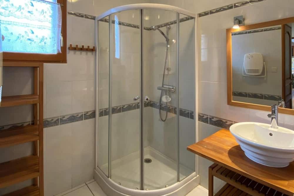 Photo of Bathroom in Connac